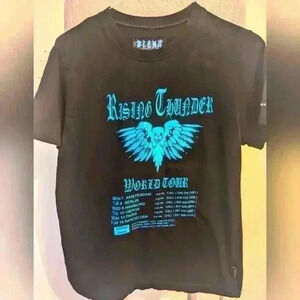 Vintage Rising Thunder Tour T-shirt size Medium